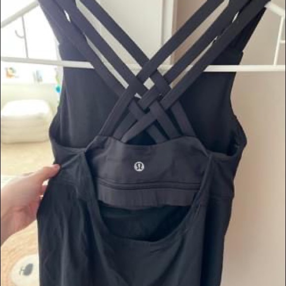 Black lululemon tank, size 4 - Picture 2 of 3
